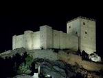 Vista nocturna del castillo